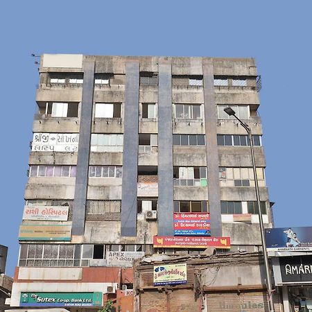 Hotel Ostria Surat Exterior foto