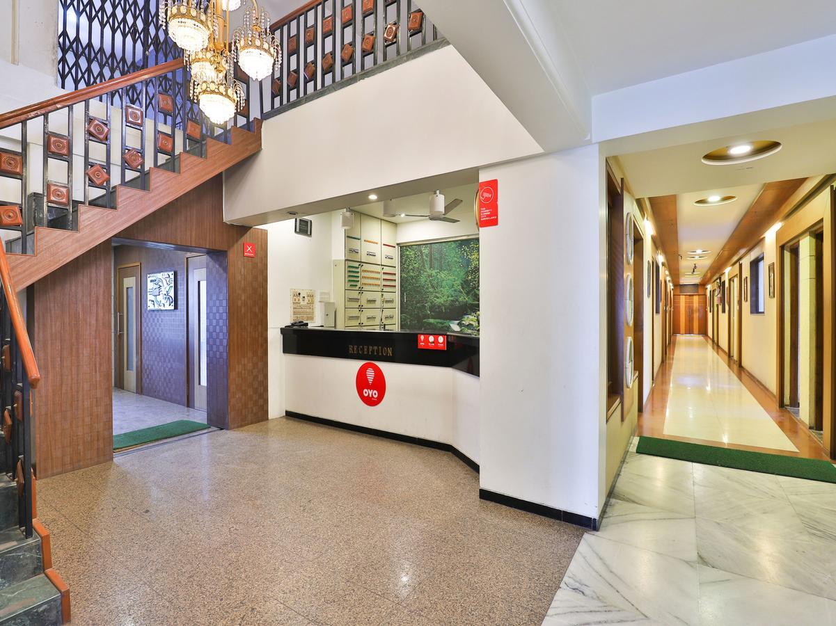 Hotel Ostria Surat Exterior foto