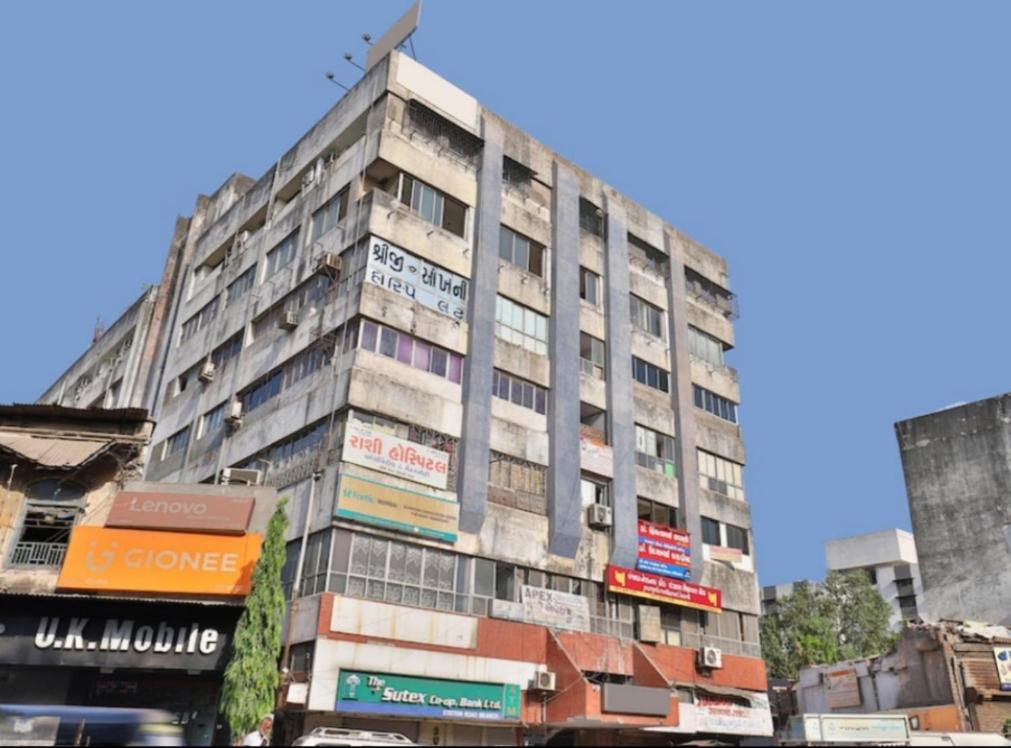 Hotel Ostria Surat Exterior foto